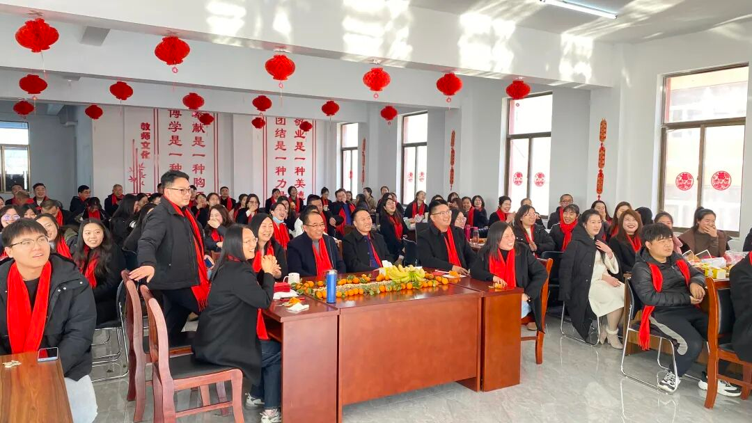 龙行龘龘 前程朤朤 -德州劳服科技技工学校年会